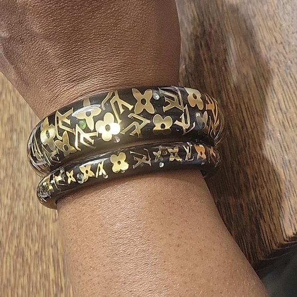 LOUIS VUITTON WIDER INCLUSION RESIN BANGLE - Picture 7 of 7